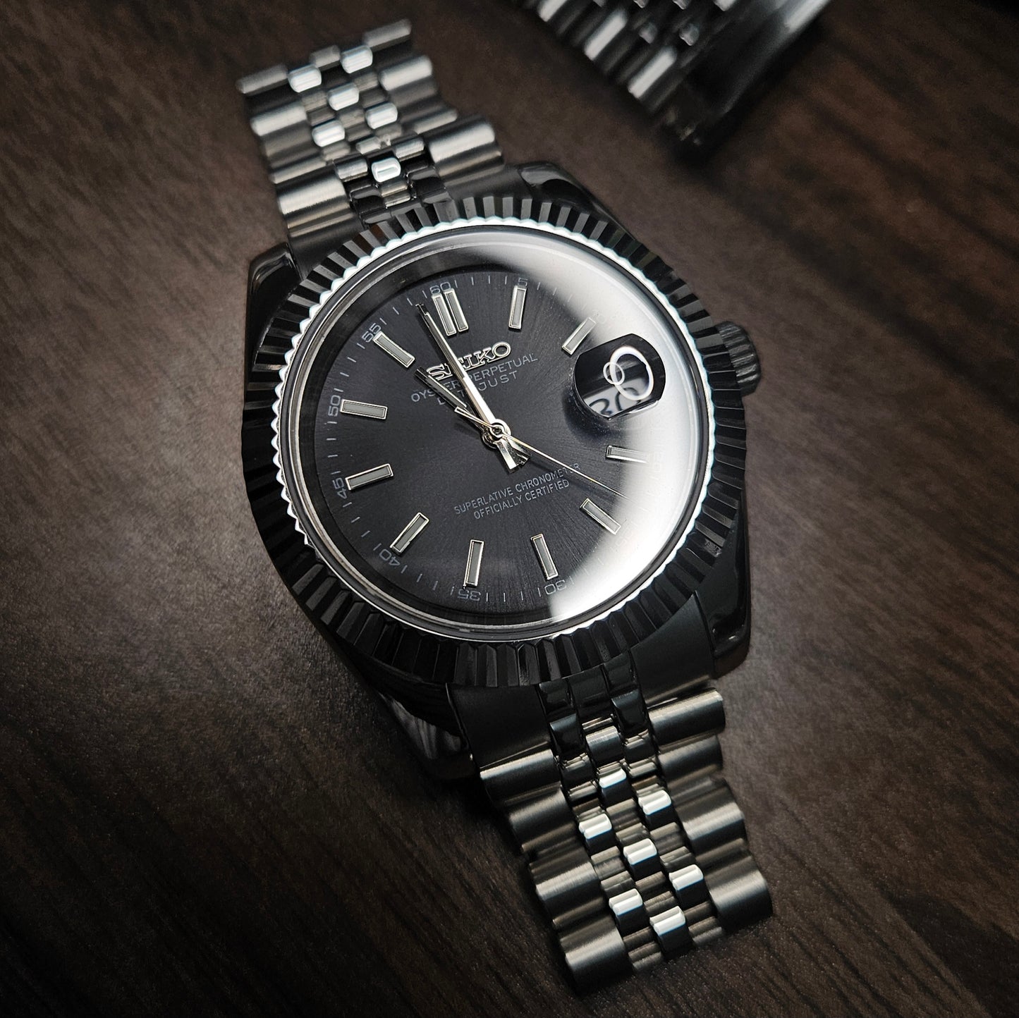 Sunburst Date - Gloss Black