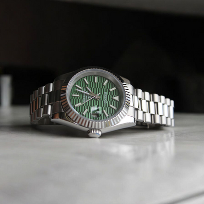 Motif Date - Forrest Green